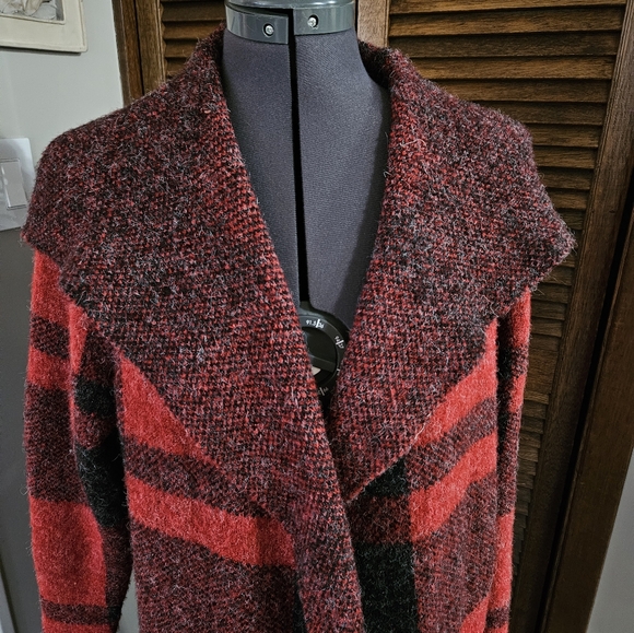 Striking cotton blend cardigan. - Picture 2 of 10